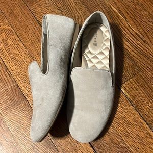 Birdies size 8 grey suede Starling loafers.